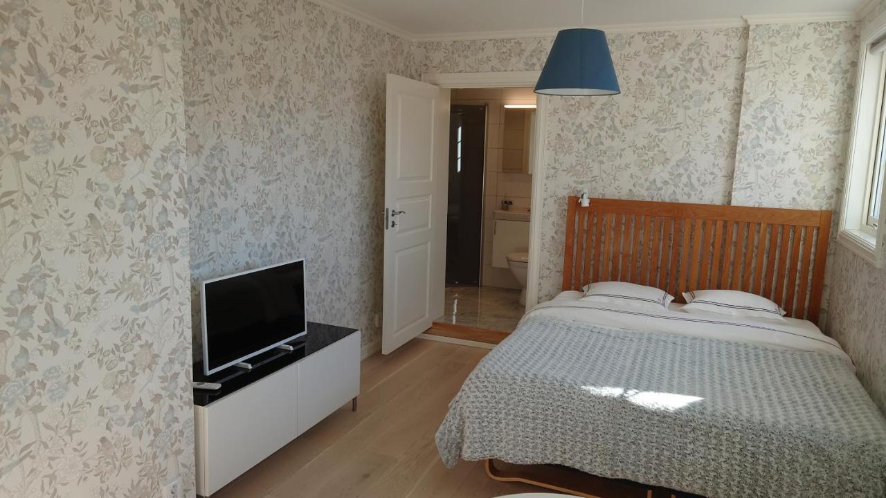 Simones Hotel Вадстена Екстериор снимка