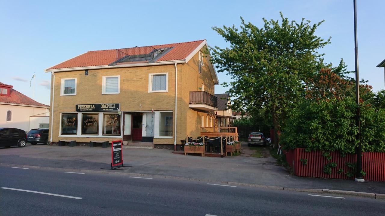 Simones Hotel Вадстена Екстериор снимка